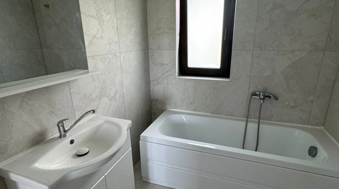 Oferta Casa de vanzare, 3 camere, 90 mp, Miroslava,  la 2.2 km de Primaria Miroslava imagine 3