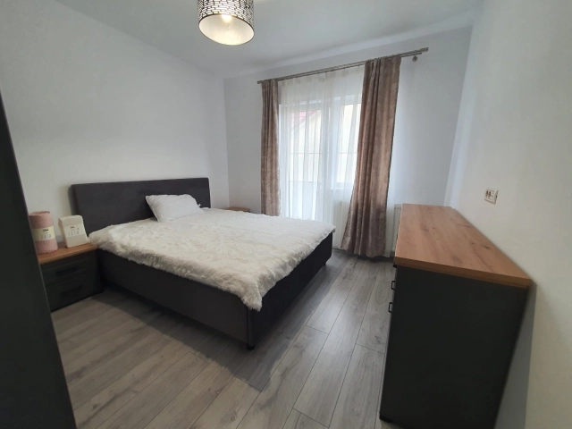 Apartament 4 camere - Bucium
