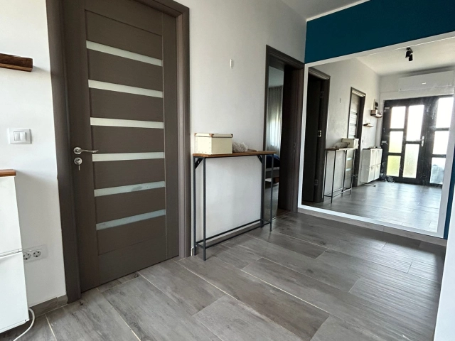 Apartament 4 camere - Breazu