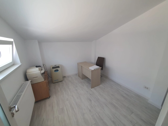 Apartament 8 camere - Valea Lupului