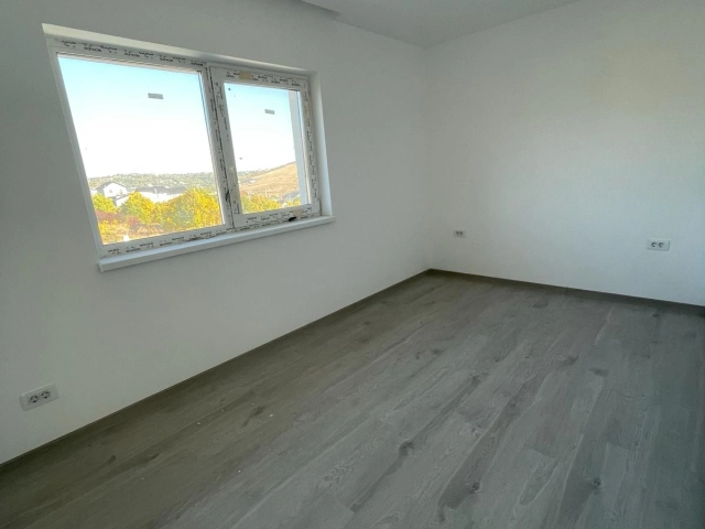 Apartament 4 camere - Rediu