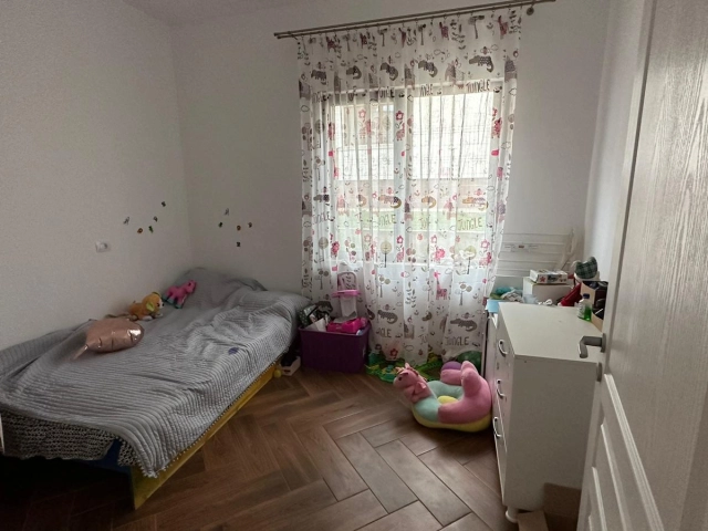 Apartament 5 camere - Ciurbesti