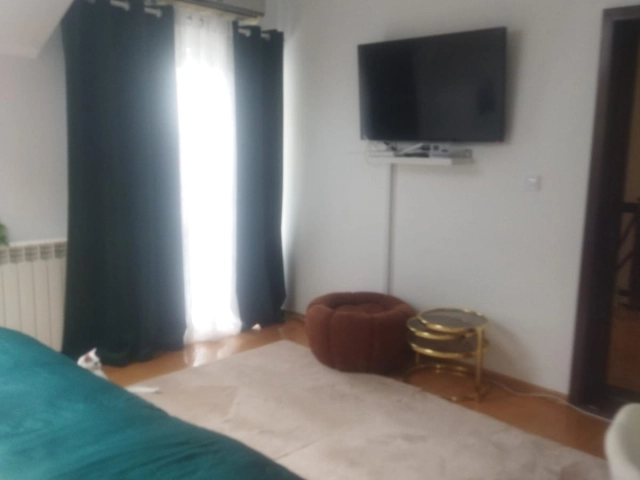 Apartament 9 camere - Bucium