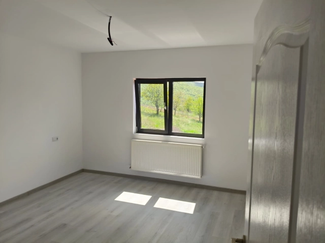 Apartament 3 camere - Tomesti