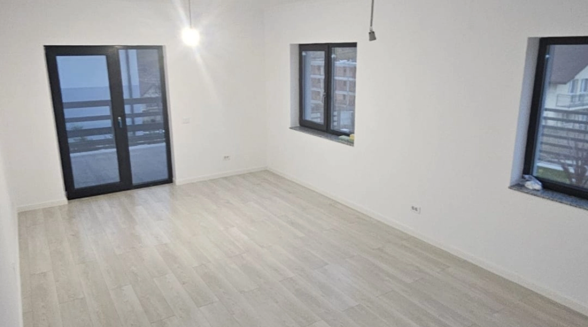 Oferta De vanzare casa, 4 camere, 105 mp, Rediu,  (La asfalt si statie autobus) imagine 2