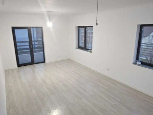 Apartament 4 camere - Rediu