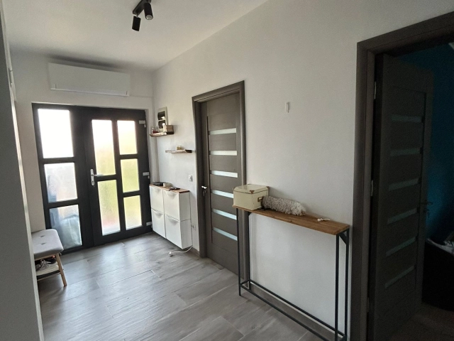 Apartament 4 camere - Breazu