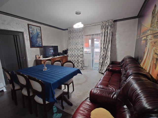 Apartament 3 camere - Miroslava