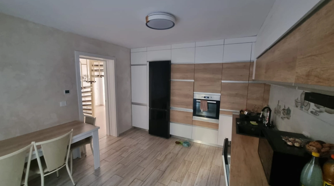 Oferta De vanzare casa, 5 camere, 200 mp, Valea Adanca,  la 200 ml de Aleea Tudor Neculai imagine 4