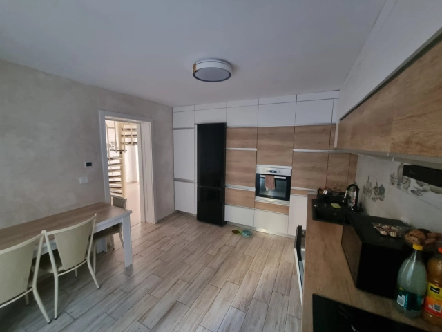 Apartament 5 camere - Valea Adanca