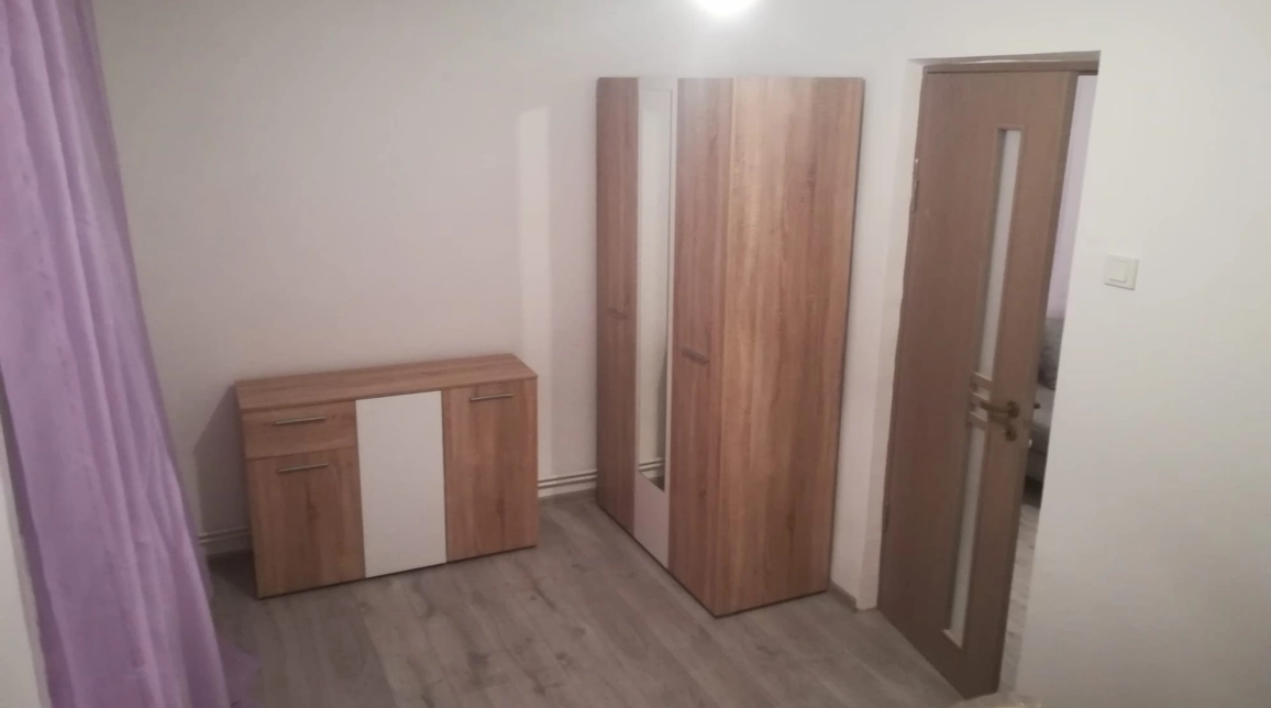 Oferta De inchiriat apartament, 2 camere, nedecomandat, 40 mp, Alexandru cel Bun,  Lic Miron Costin imagine 2