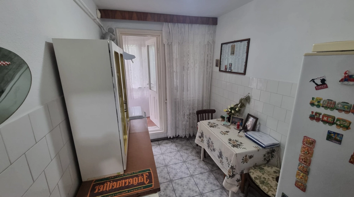 Oferta Tatarasi apartament 54 mp, 2 camere, semidecomandat, de vanzare,  Piata Chirila imagine 1