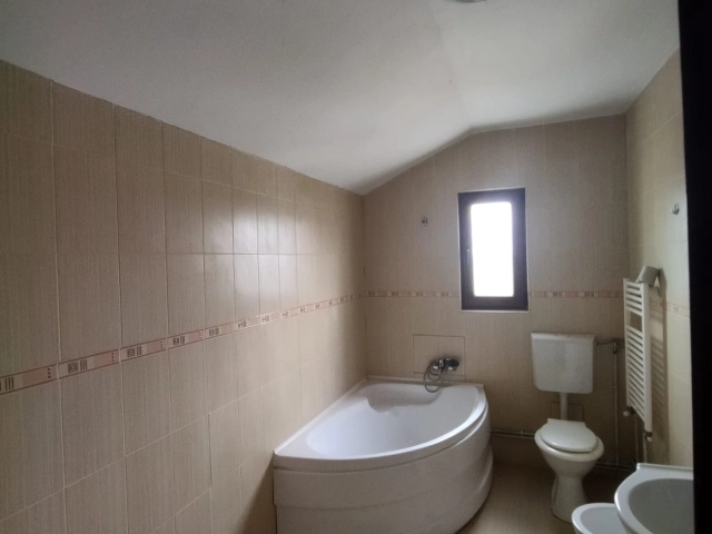 Apartament 5 camere - Copou