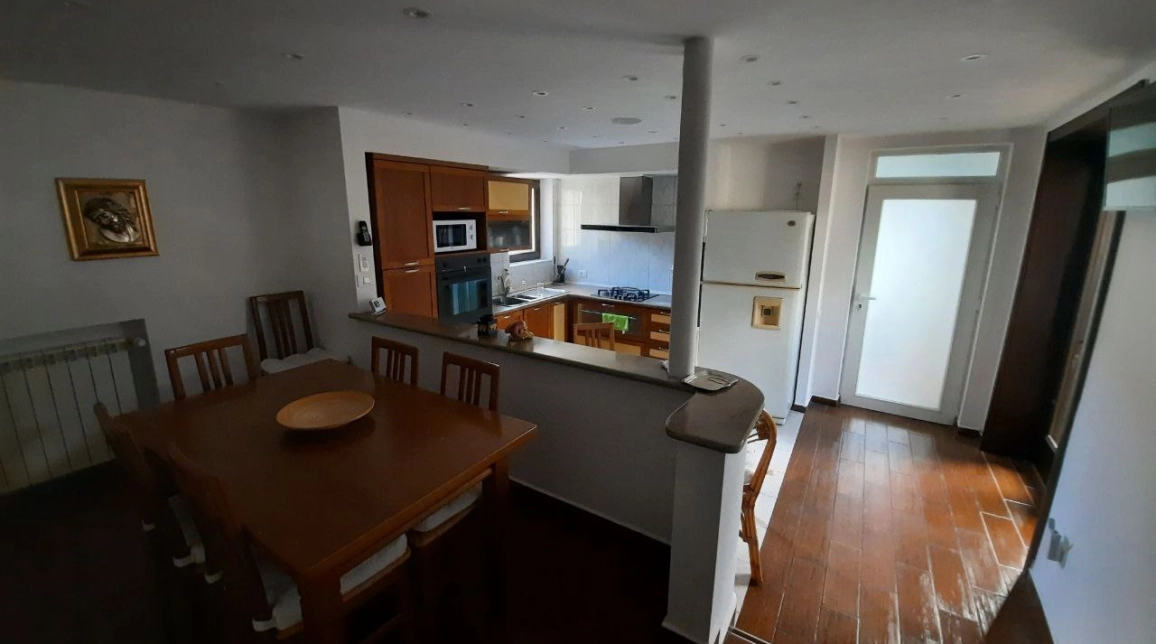 Oferta Stefan cel mare casa 300 mp, 6 camere, de vanzare,  Club Sportiv Ceahlaul / Palatul Copiilor imagine 11