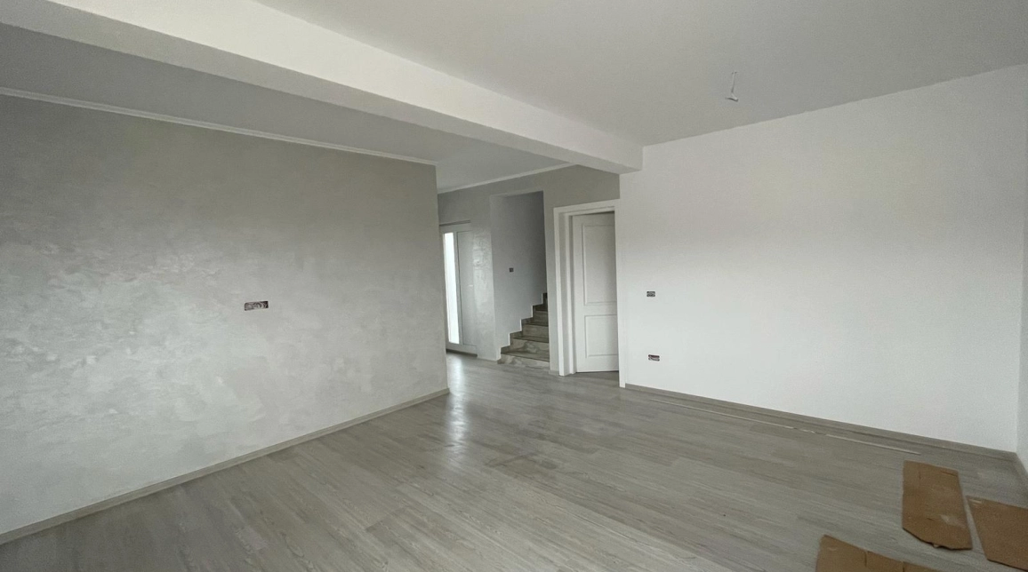 Oferta De vanzare casa, 4 camere, 106 mp, Rediu,  Restaurant Casablanca imagine 1