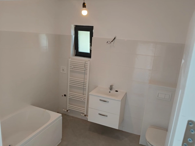 Apartament 3 camere - Tomesti