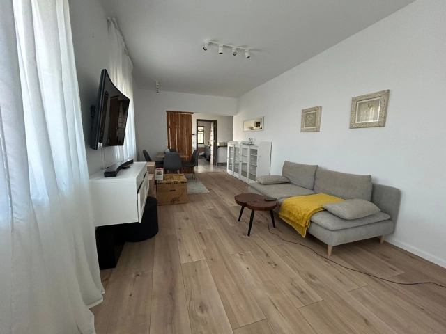 Apartament 4 camere - Breazu