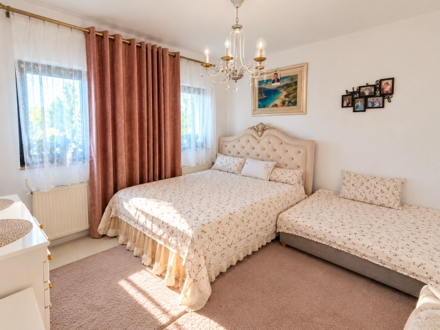 Apartament 3 camere - Miroslava
