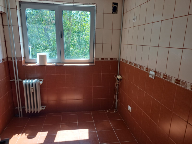Titan apartament  60 mp, 3 camere,  semidecomandat, de vanzare,  (Piata Minis) 163384
