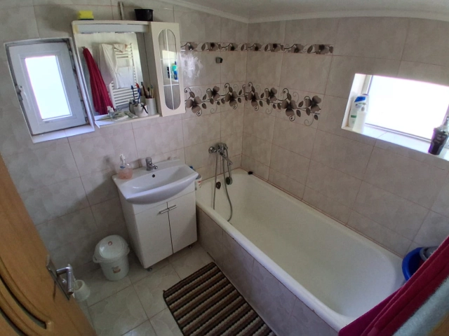 Apartament 5 camere - Tatarasi