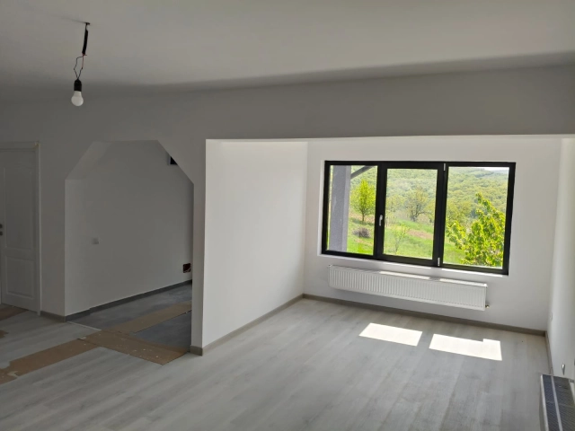 Apartament 3 camere - Tomesti