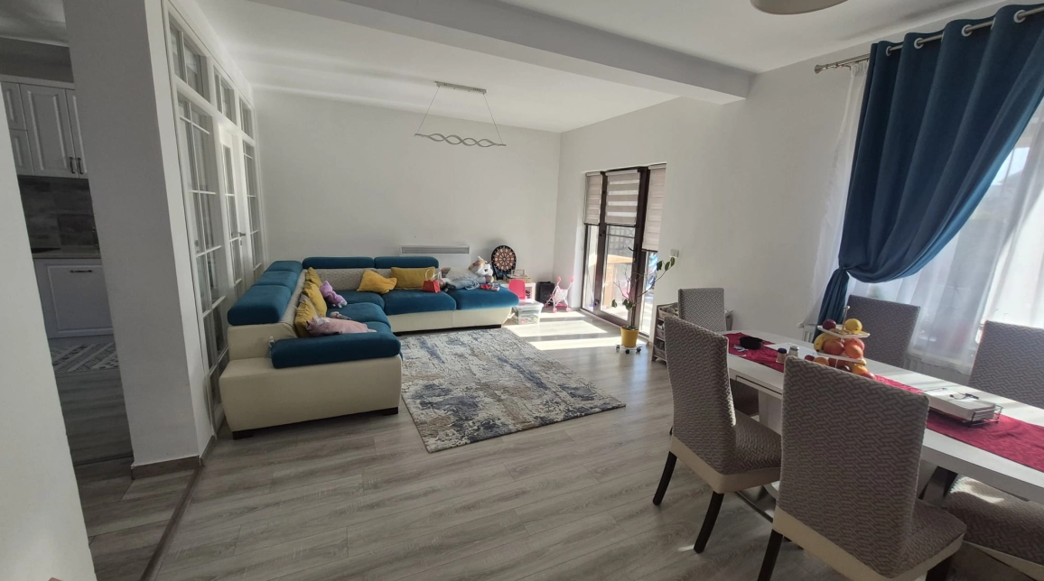 Oferta De vanzare casa, 5 camere, 110 mp, Miroslava,  Transanapet imagine 2