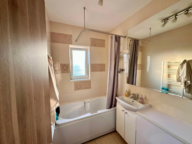 Apartament 3 camere - Valea Lupului