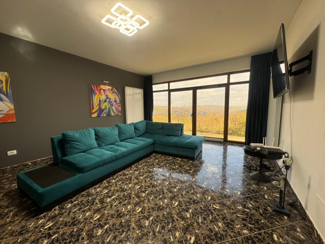 Apartament 4 camere - Tomesti