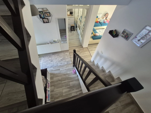 Apartament 4 camere - Miroslava