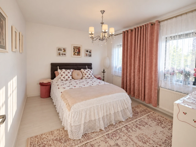 Apartament 3 camere - Miroslava