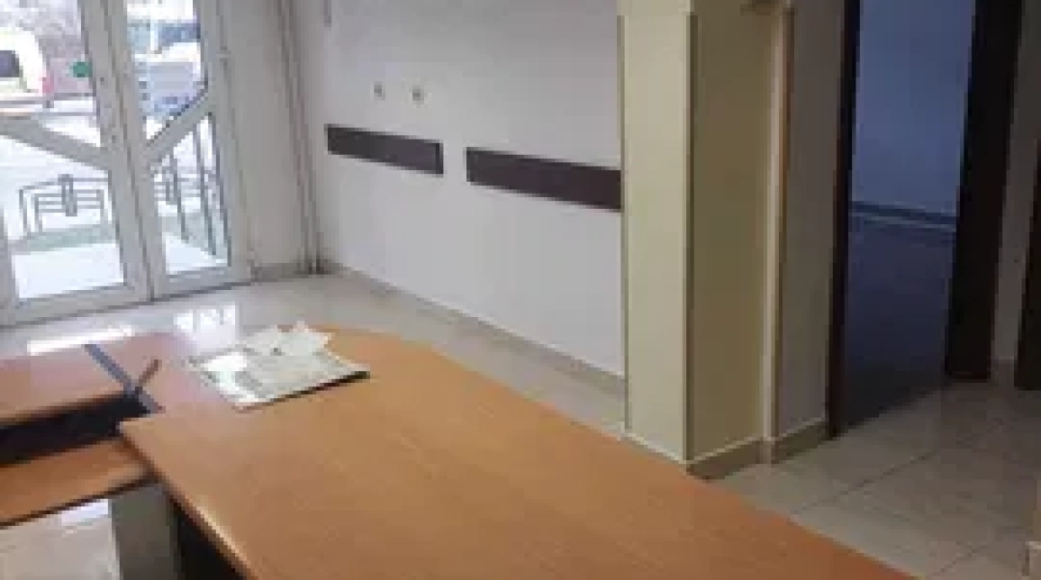 Oferta Spatiu comercial de inchiriat Central Pod Caprioara 65mp  imagine 2