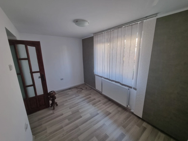 Apartament 3 camere - Podu Ros