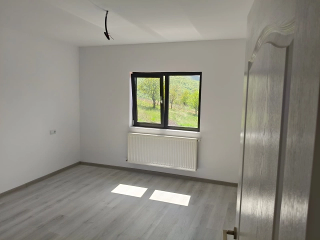 Apartament 3 camere - Tomesti