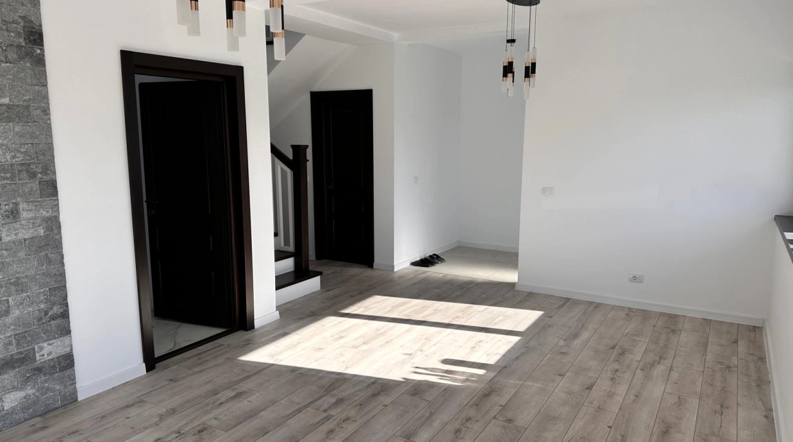 Oferta Casa de vanzare, 4 camere, 105 mp, Breazu,  Statie de autobus imagine 1