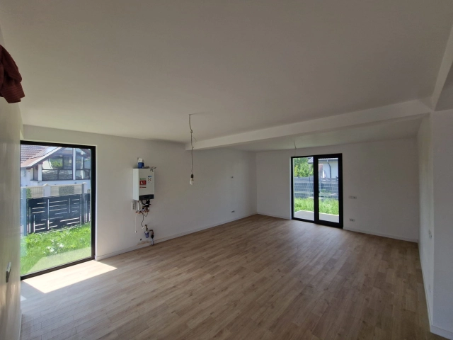 Apartament 4 camere - Miroslava