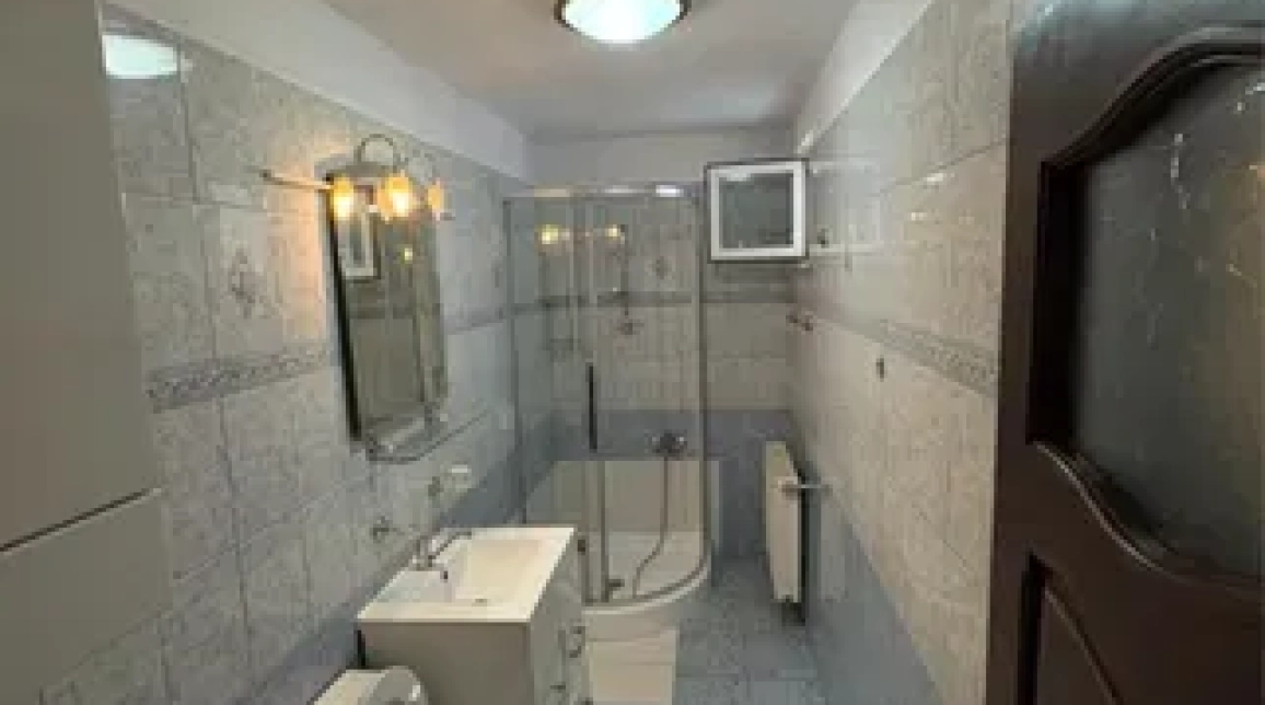 Apartament, 3 camere decomandat, 71 mp, Central, de inchiriat, Cod 162966 — fotografia 3